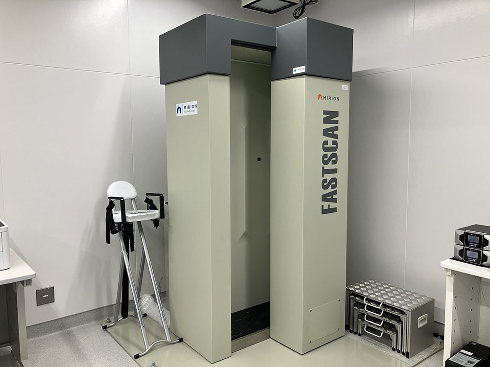 立位式ホールボディカウンター